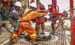 Цена российской нефти Urals упала ниже $50
