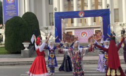 Фестиваль Навруз открылся  танцем восьми  красавиц