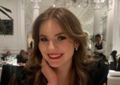 Дарья Усачева оделась во все белое для празднования 19-летия