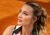 Сизикова поразила красотой стройной спины в платье с задним декольте