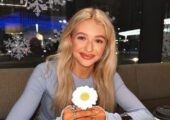 Леонтьева подчеркнула шикарные изгибы фигуры облегающим макси-платьем