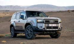 Лучше тянет, меньше дымит: Toyota Land Cruiser Prado стал мягким гибридом в Европе