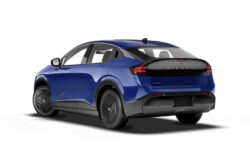 Новый кроссовер Nissan Leaf: показаны «простые» версии