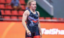 Участниц чемпионата России по борьбе накажут за игру «Камень, ножницы, бумага»